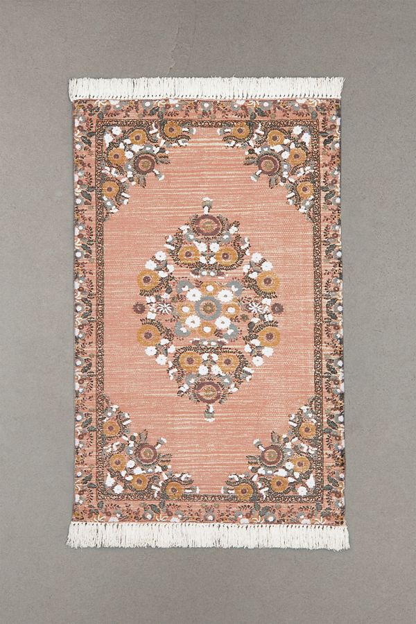 Teppich Stina Mit Blumenmotiven 3 X 5 Fuss Urban Outfitters De