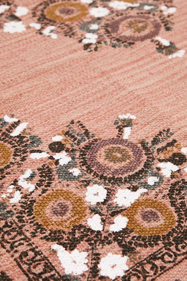 Teppich Stina Mit Blumenmotiven 3 X 5 Fuss Urban Outfitters De
