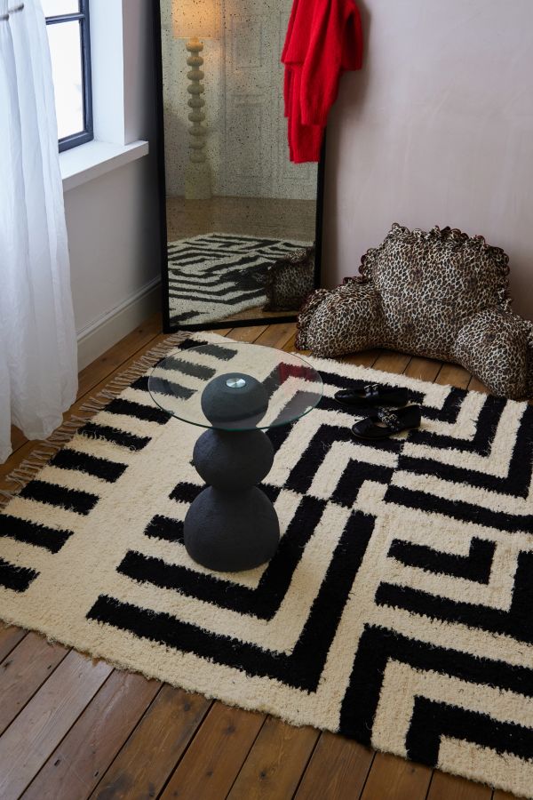 Slide View: 1: Black & White Asher 5x7 Rug