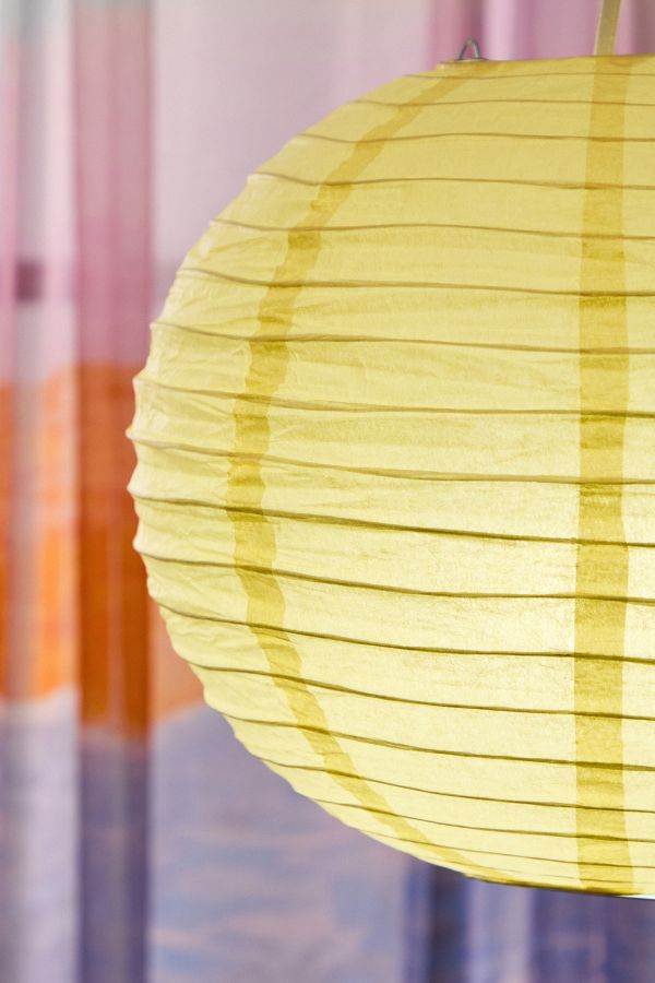 Vista diapositiva: 3: Yellow Paper Lamp Shade