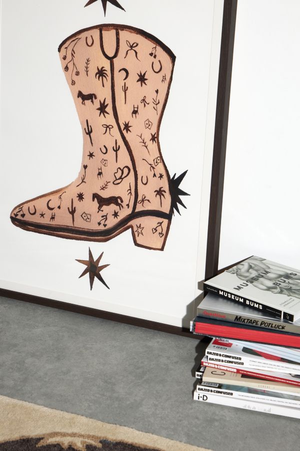 Vista de diapositivas: 3: Urban Outfitters x TuftLuck Doodle Boot A1 Framed Print