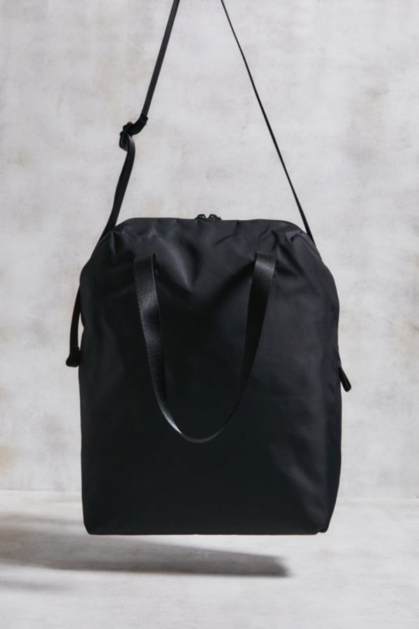 Vista de diapositivas: 4: URTH Arkose Tote Bag