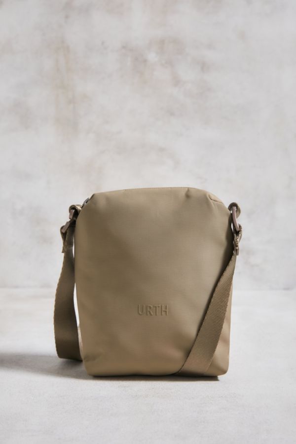 Vista diapositiva: 2: URTH Andesite Point And Shoot Camera Pouch