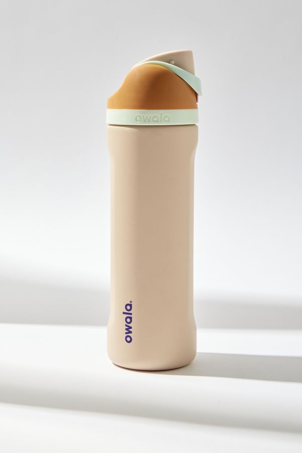 Vista de diapositivas: 1: Owala Water In The Desert FreeSip Water Bottle