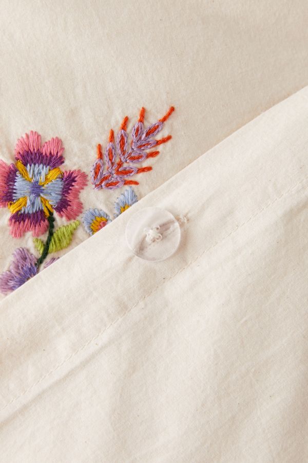 Vista de diapositivas: 5: Georgine Embroidered Floral Duvet Cover Set