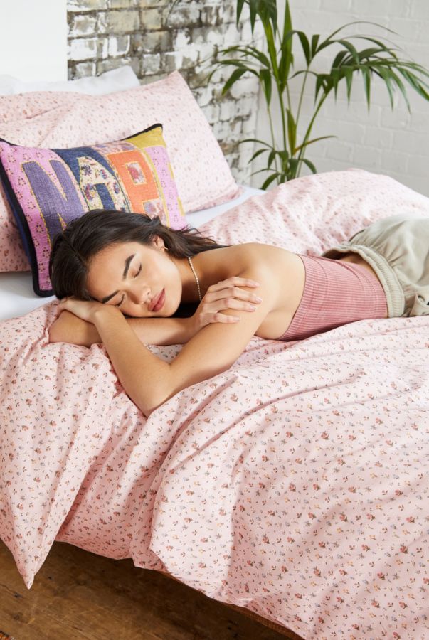 Slide View: 1: Rosie Floral Duvet Set 