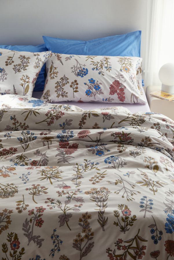 Slide View: 1: Myla White Floral Duvet Set