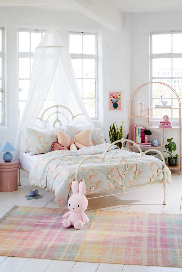 Slide View: 1: Daisy Chain Duvet Set