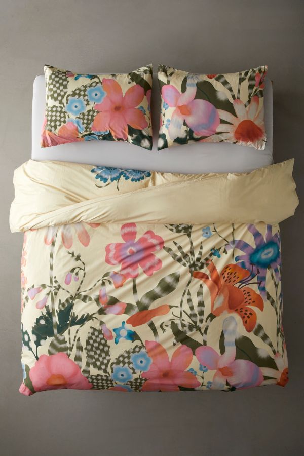 Slide View: 2: Wonderland Floral Duvet Set 