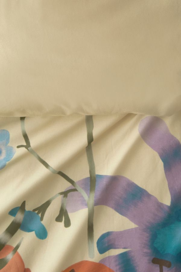 Slide View: 3: Wonderland Floral Duvet Set 