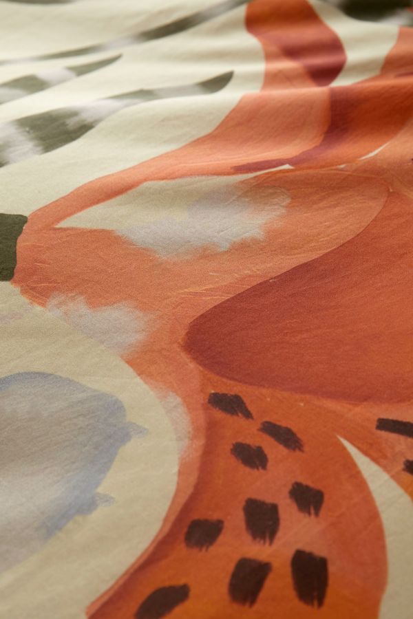 Slide View: 4: Wonderland Floral Duvet Set 