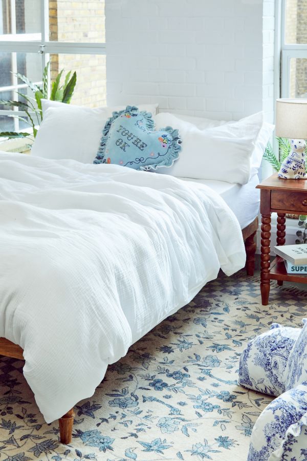 Slide View: 4: White Crinkle Duvet Set