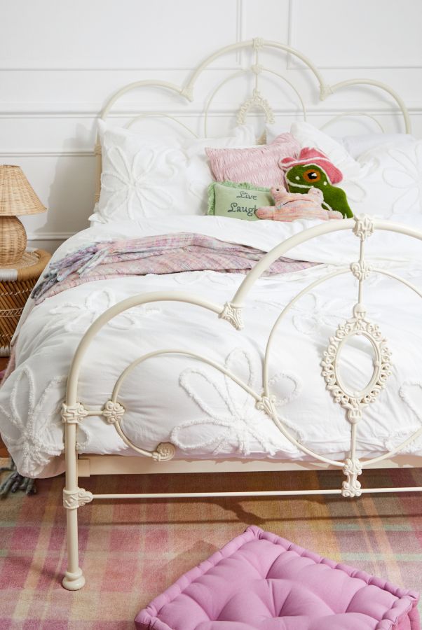 Slide View: 4: Tufted Flower Duvet Set 