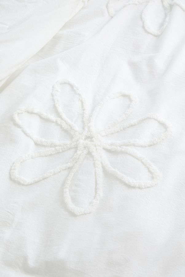 Slide View: 5: Tufted Flower Duvet Set 