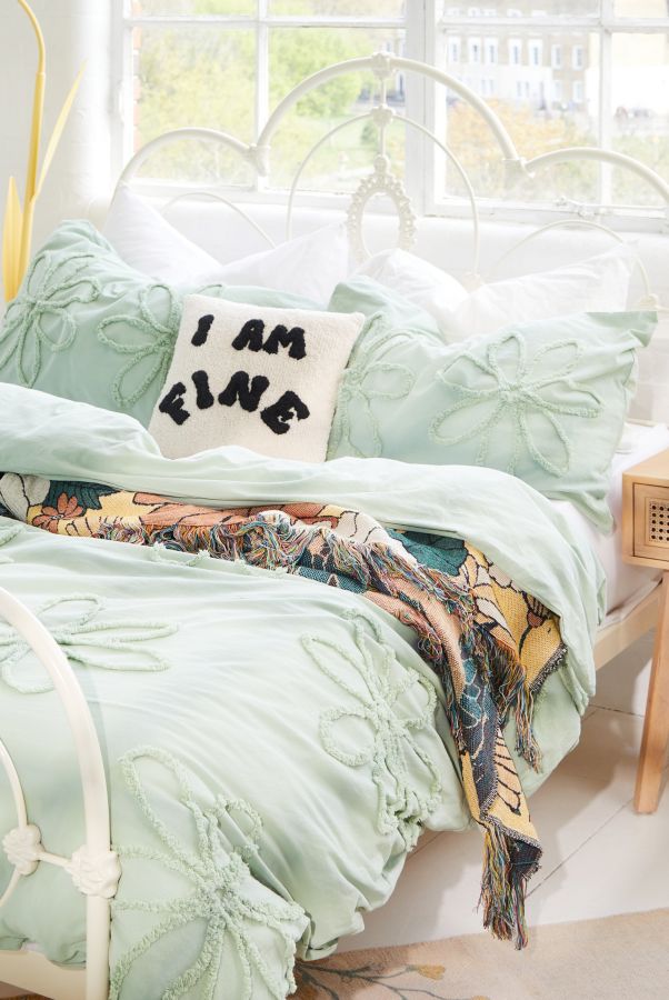 Slide View: 3: Tufted Flower Duvet Set