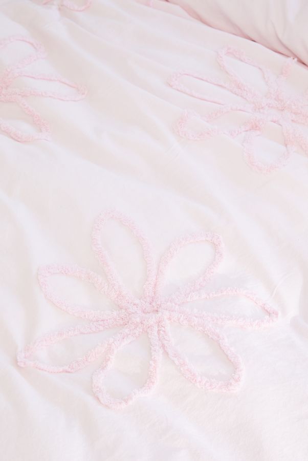 Slide View: 3: Tufted Flower Duvet Set