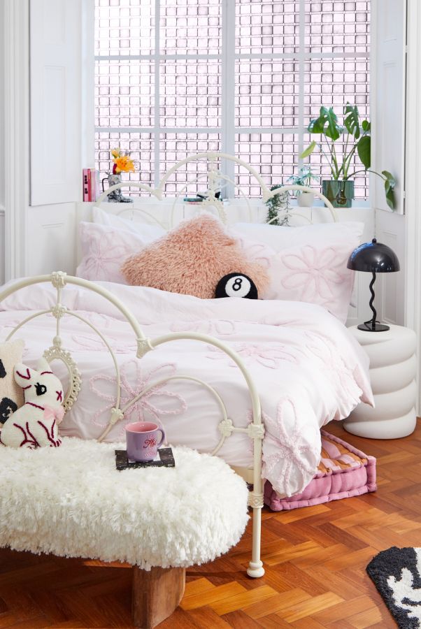 Slide View: 4: Tufted Flower Duvet Set