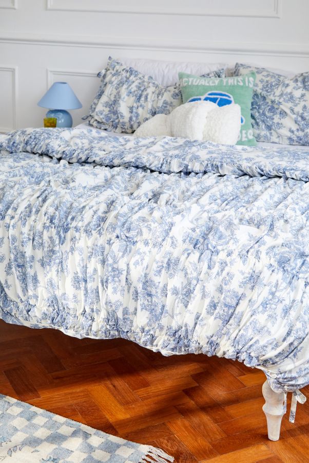 Slide View: 4: Blue Toile Cinched Duvet Set