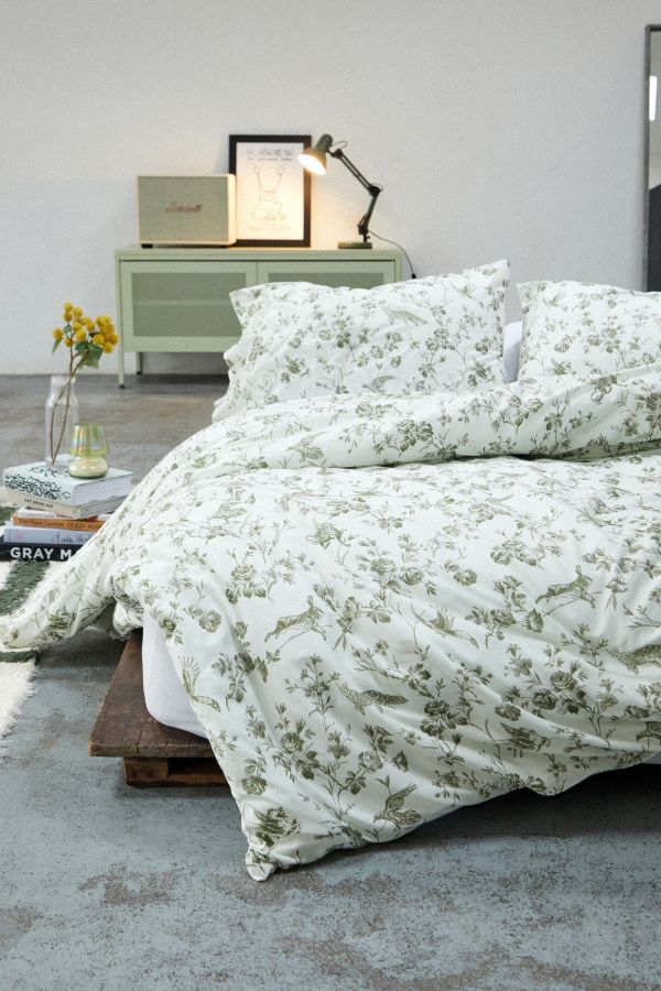 Slide View: 1: Green Mystic Creatures Duvet Set