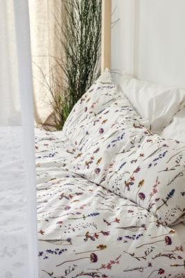 Pressed Flowers Duvet Cover Set Urban Outfitters UK   0541612430040 010 B