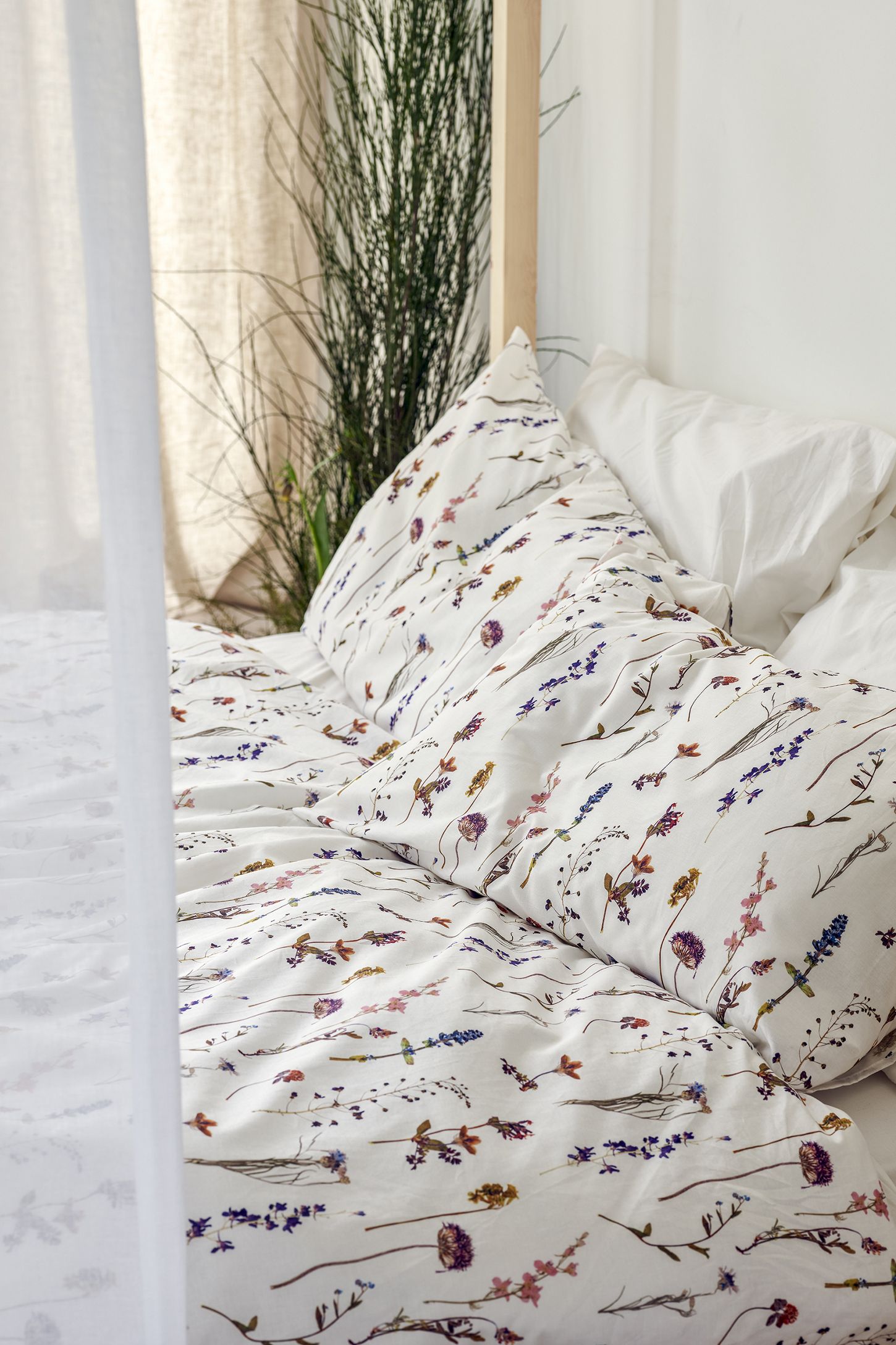 Pressed Flowers Duvet Cover Set Urban Outfitters Uk