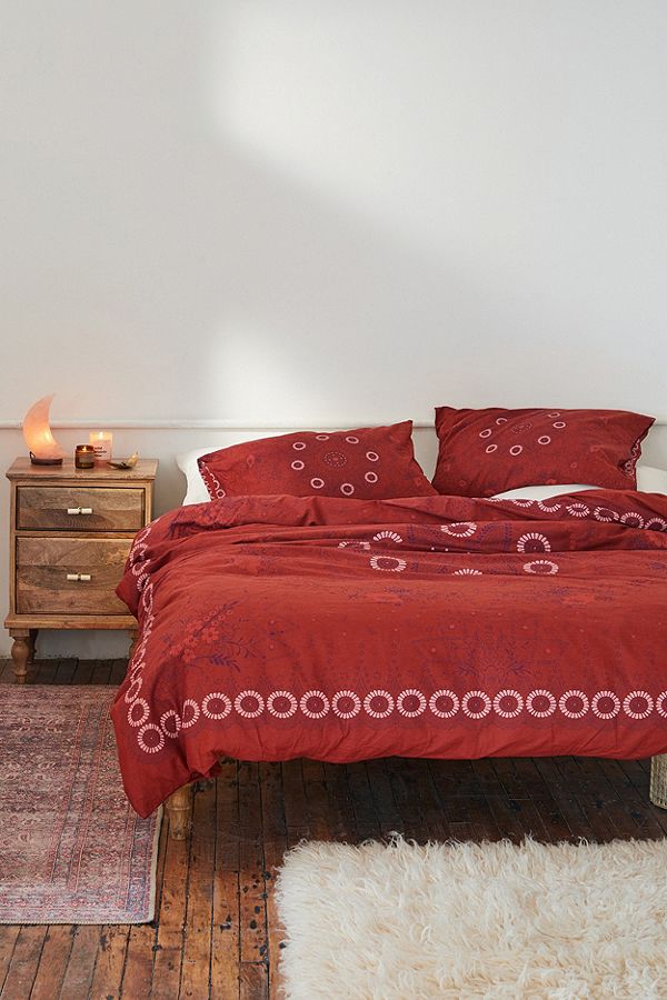 Amelia Medallion Duvet Cover Set Urban Outfitters Uk