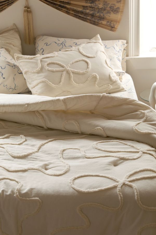 Slide View: 1: Wild Bows Duvet Set