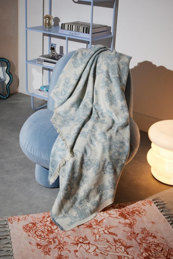 Slide View: 1: Blue Toile Throw 