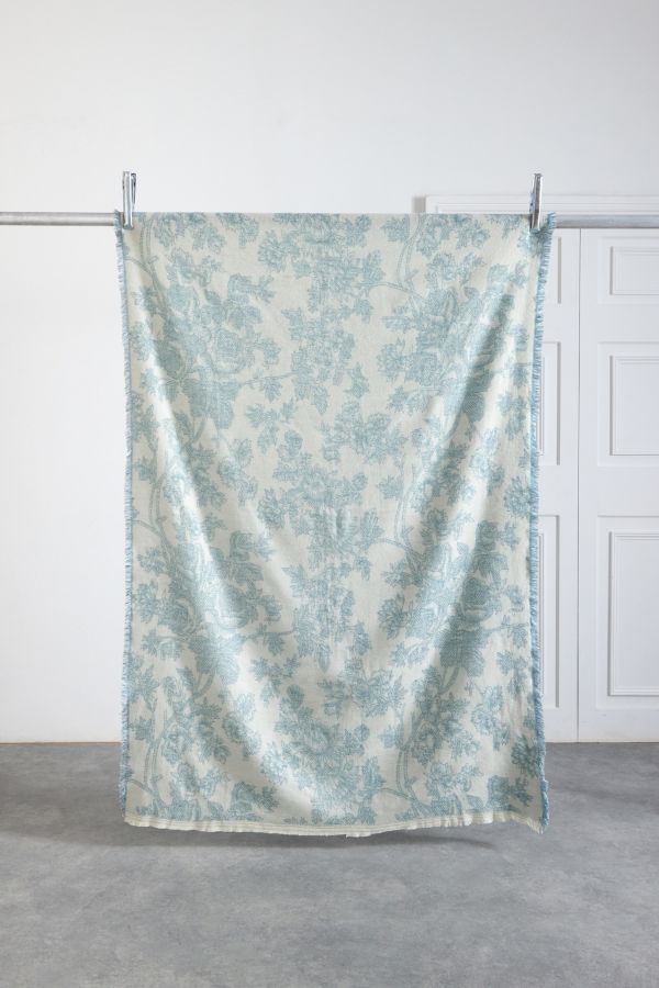 Slide View: 2: Blue Toile Throw 