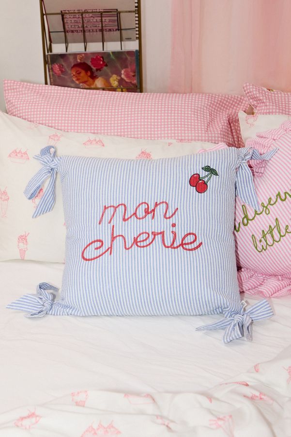 Slide View: 1: Mon Cherie Cushion