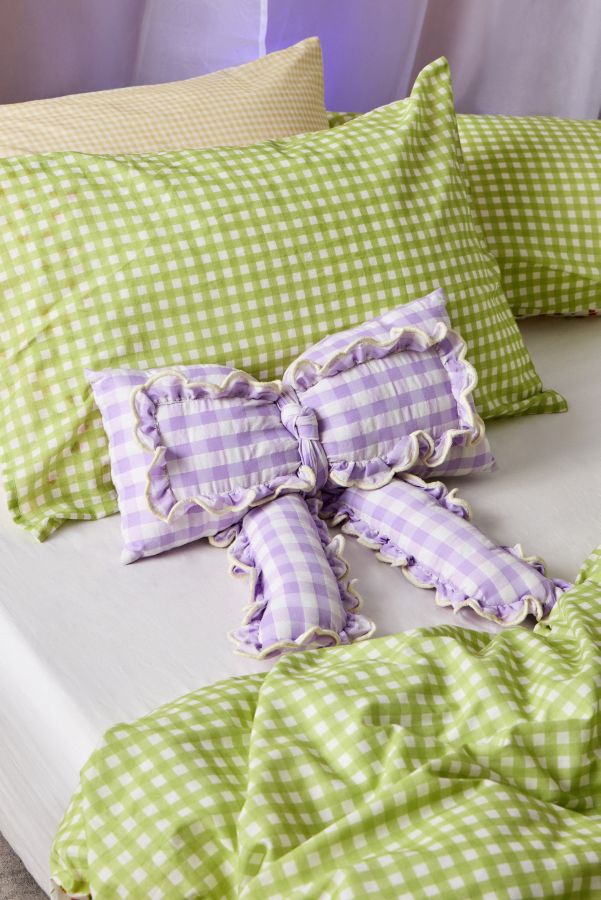 Vista diapositiva: 1: Bow Gingham Ruffle Cushion