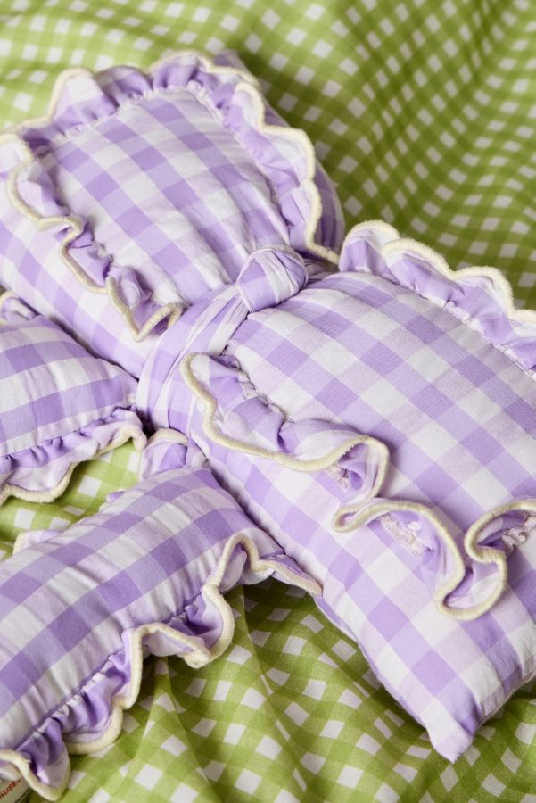 Vista diapositiva: 2: Bow Gingham Ruffle Cushion