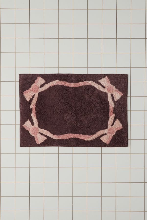 Slide View: 2: Tapis de bain Plum Lacey Bows