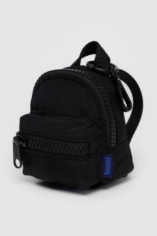 Vista diapositiva: 2: Baggu Black Backpack Charm