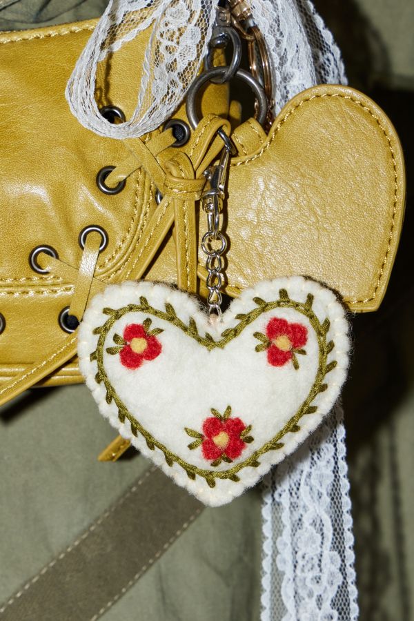 Slide View: 1: UO White Boho Heart Keyring