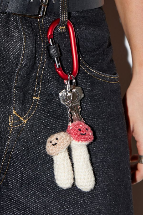 Slide View: 1: UO Knitted Mushroom Keyring