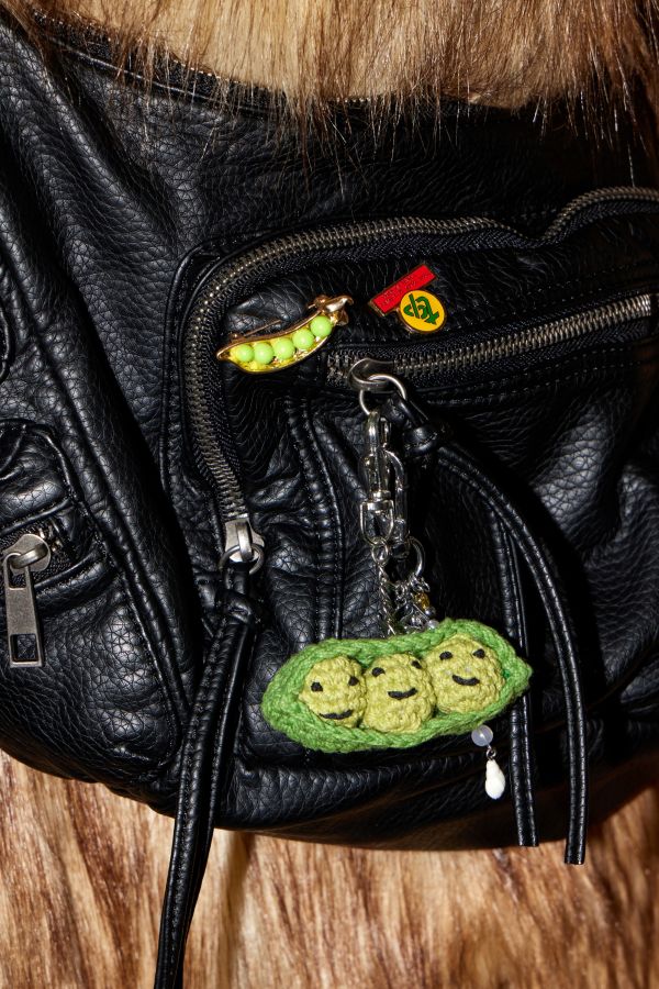 Slide View: 1: UO Knitted Pea Pod Keyring