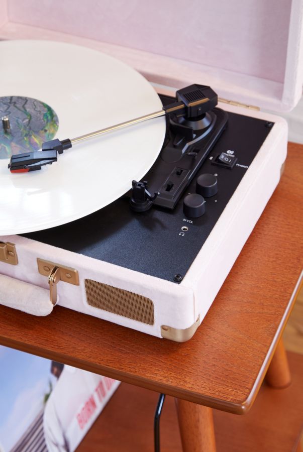 Slide View: 2: Crosley - Lecteur de disques vinyle Velvet Cruiser rose avec entrée et sortie Bluetooth, exclu UO