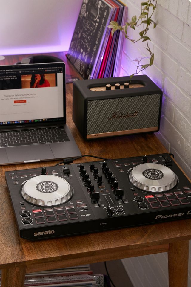 Pioneer Controleur Dj Ddj Sb3 Serato Dj Avec Un Disque De Scratch Urban Outfitters Fr