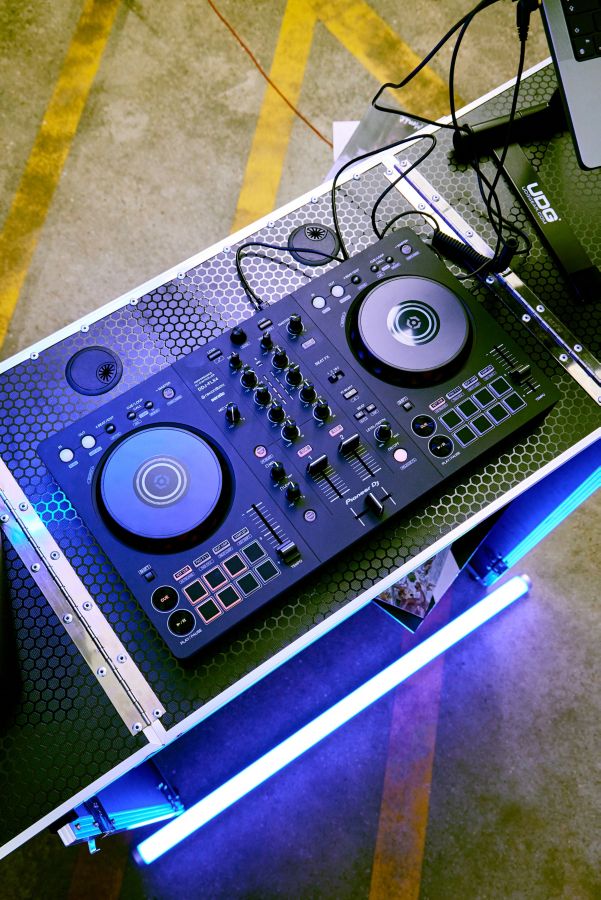 Slide View: 3: Pioneer DJ DDJ-FLX4 DJ Controller 