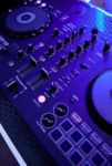 Thumbnail View 5: Pioneer DJ DDJ-FLX4 DJ Controller 