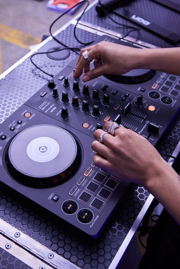 Slide View: 6: Pioneer DJ DDJ-FLX4 DJ Controller 