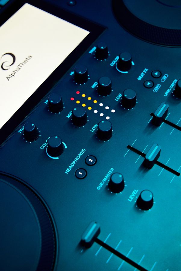 Slide View: 5: Pioneer DJ Alphatheta Omnis Controller 