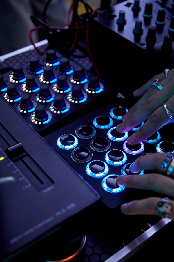 Vista diapositiva: 1: DJ TechTools Midi Fighter Spectra