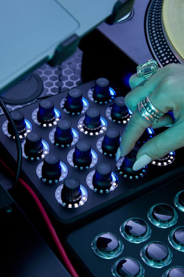 Vista diapositiva: 1: DJ TechTools Midi Fighter Twister