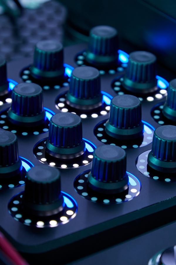 Vista diapositiva: 2: DJ TechTools Midi Fighter Twister