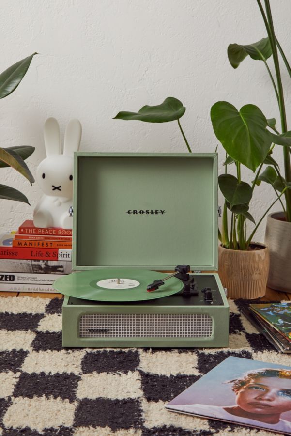 Vista diapositiva: 1: Crosley Voyager Sage Portable Bluetooth Audio Turntable