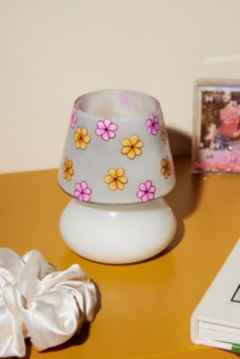 Ava White Daisy Lamp-Shaped Candle