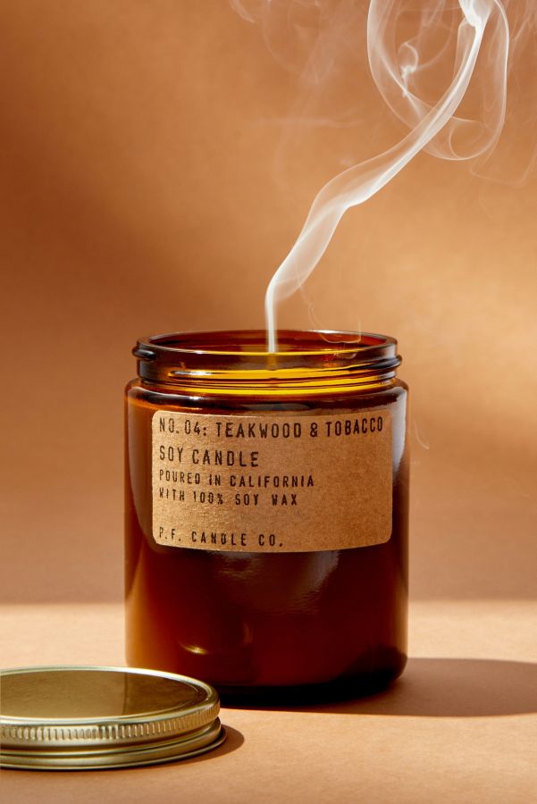 Vista diapositiva: 2: P.F. Candle Co. Teakwood & Tobacco Soy Candle 