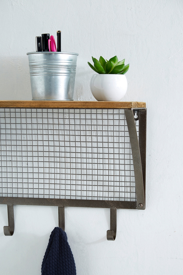 Metal + Wood Shelf with Hooks Urban Outfitters DE